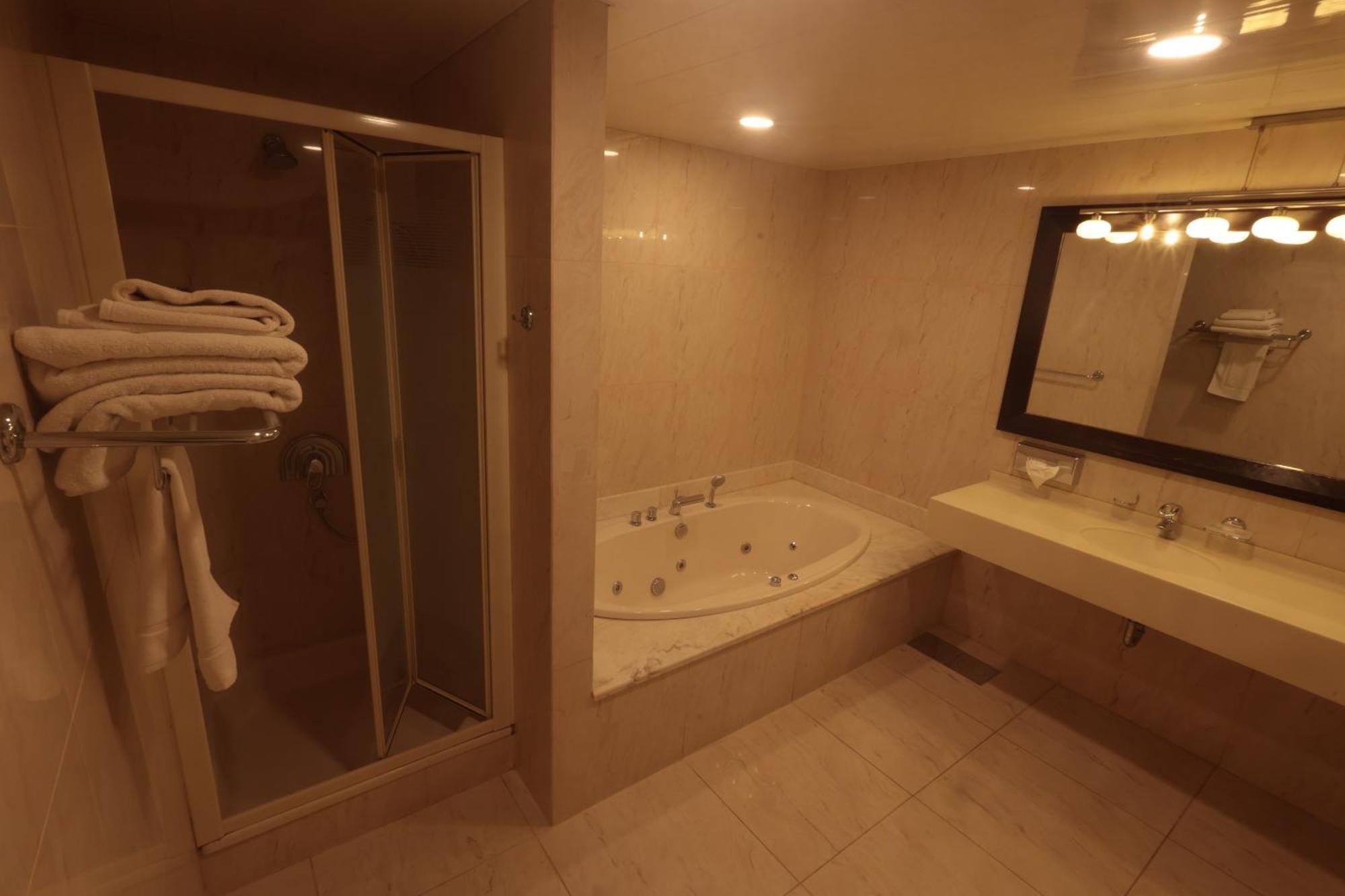 Monteverde Hotel Beit Mery Екстериор снимка