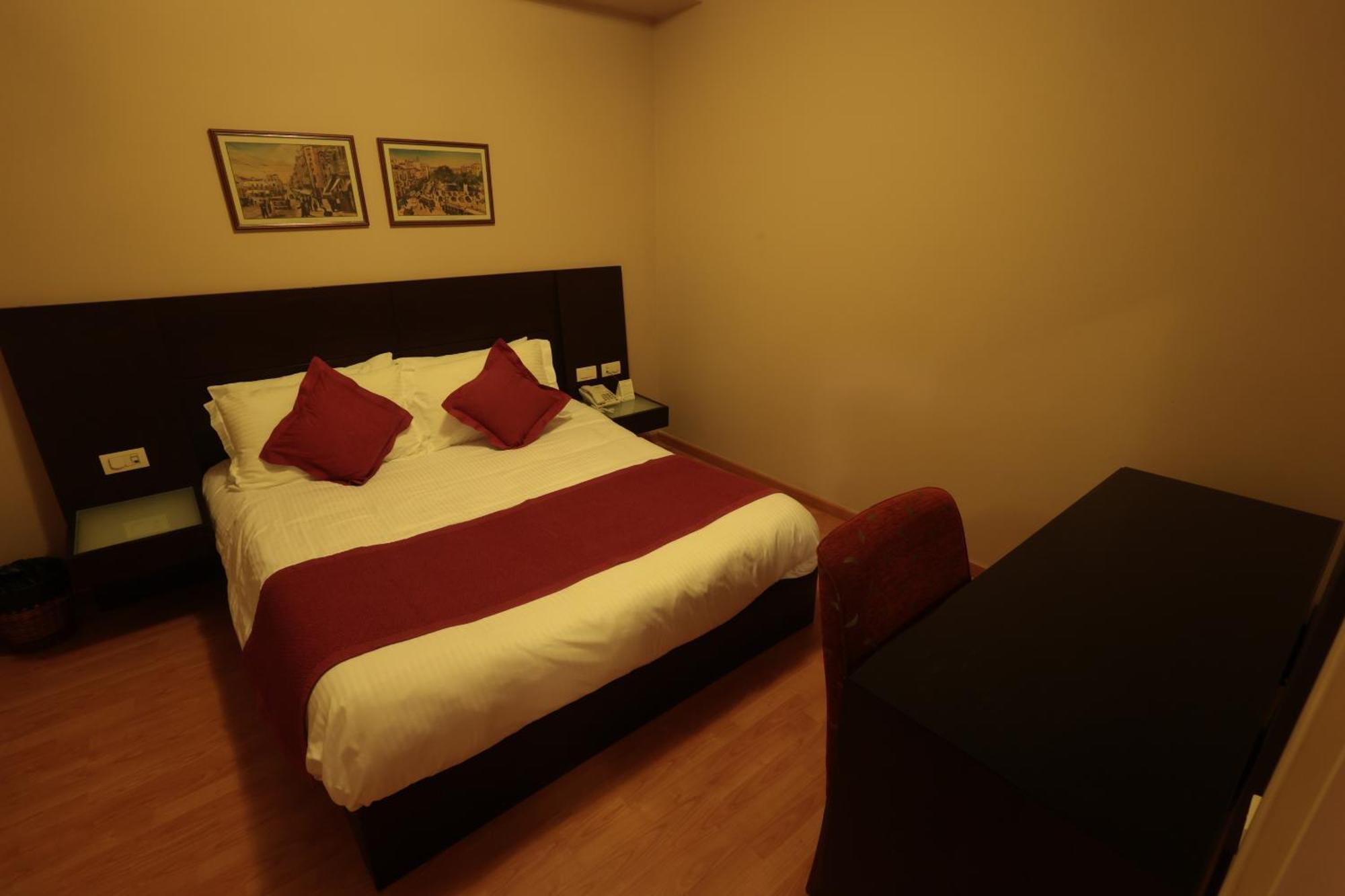 Monteverde Hotel Beit Mery Екстериор снимка