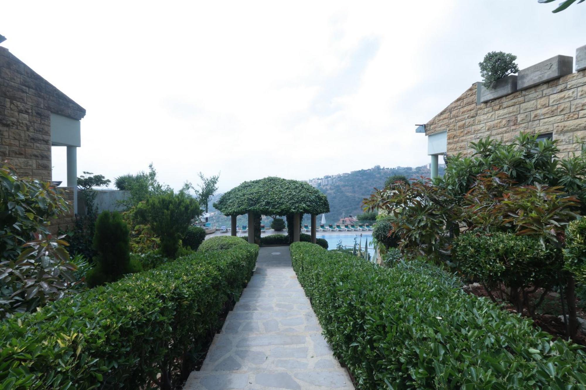 Monteverde Hotel Beit Mery Екстериор снимка