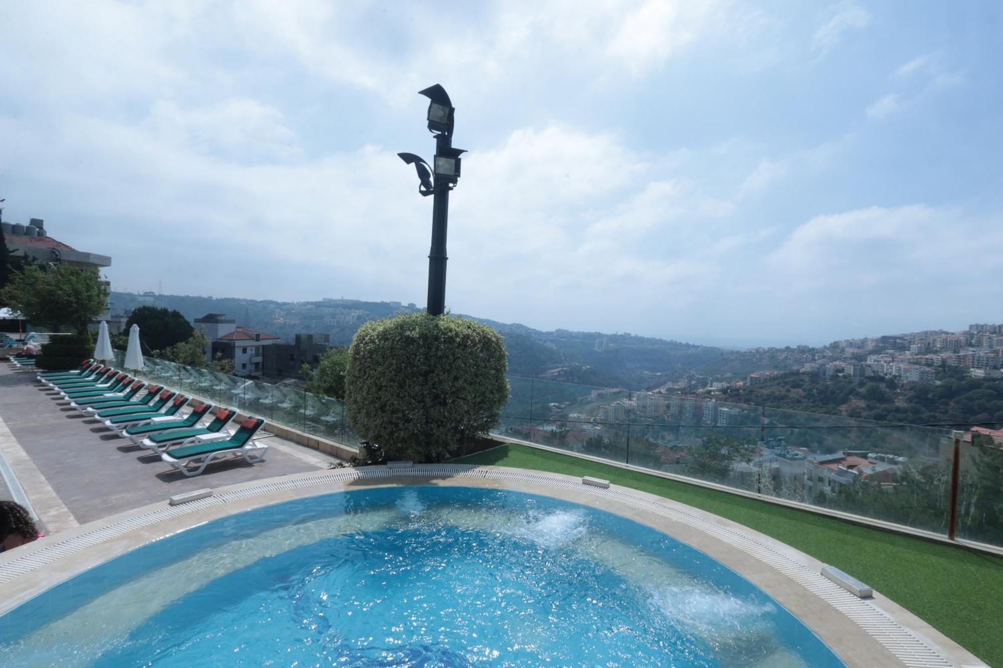 Monteverde Hotel Beit Mery Екстериор снимка