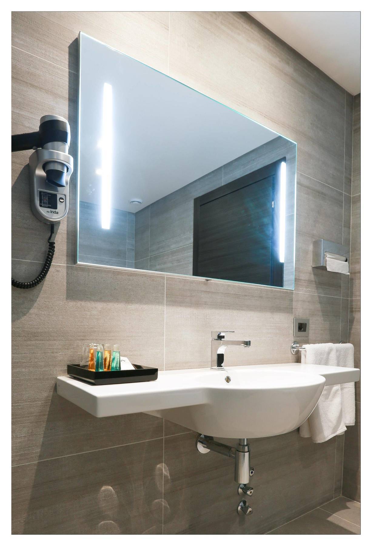 Monteverde Hotel Beit Mery Екстериор снимка