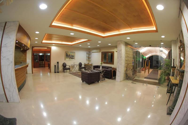 Monteverde Hotel Beit Mery Екстериор снимка