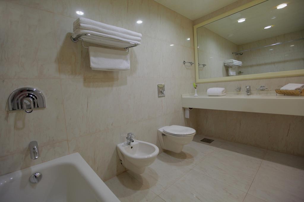 Monteverde Hotel Beit Mery Екстериор снимка